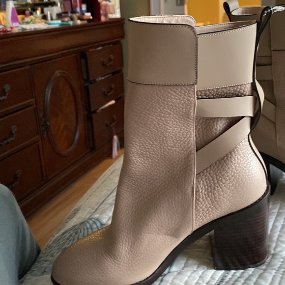 Stuart Weitzman  Leather Boots Size 8 - Picture 3 of 7